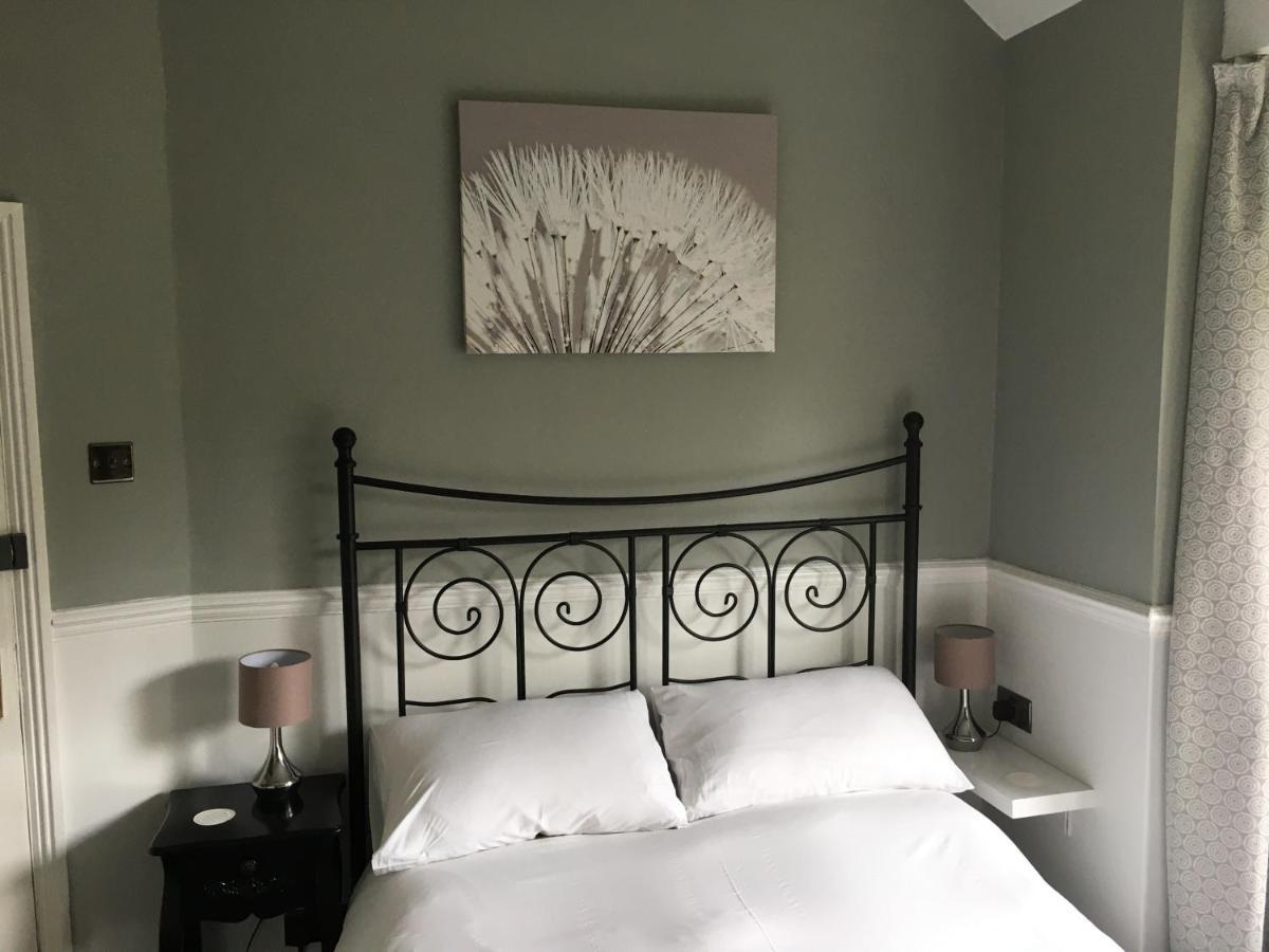 Twin Oaks Guest House Cadnam Kültér fotó