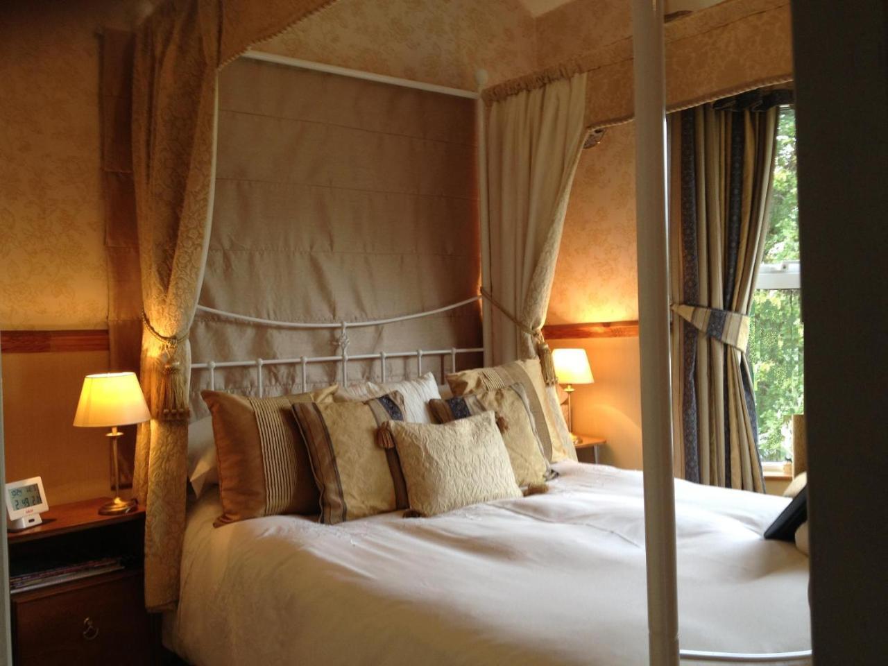 Twin Oaks Guest House Cadnam Kültér fotó