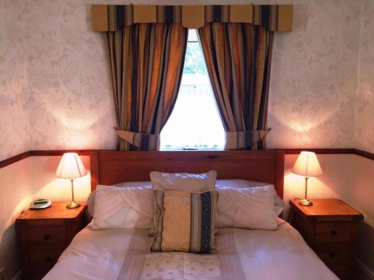 Twin Oaks Guest House Cadnam Kültér fotó