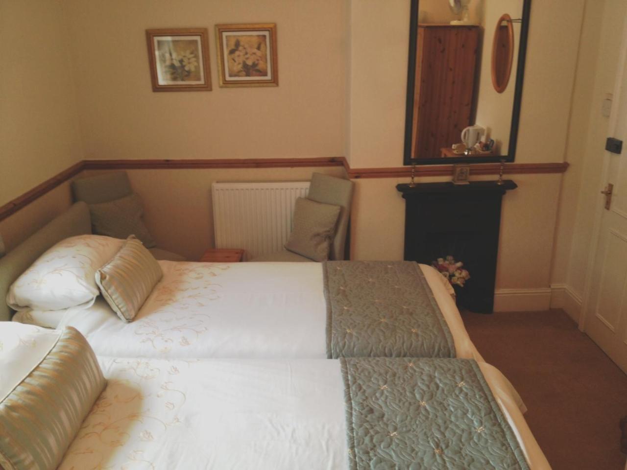 Twin Oaks Guest House Cadnam Kültér fotó